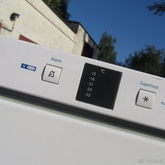 Nabízím mrazák Liebherr. Jeden box praskly. Plně funkční . Z - 2