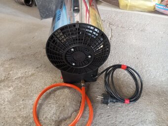 Teplogenerátor - horkovzdušné topidlo. - 2