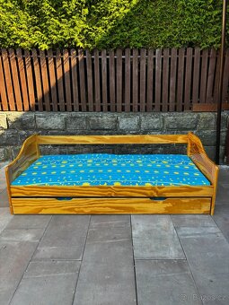 Dětská dřevěná postel - 2