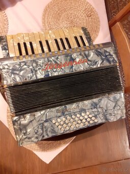 Prodej starých hudebních nástrojů - 2