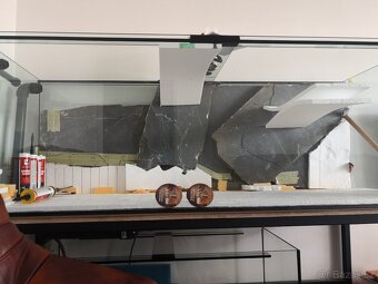 Akvárium cca 900litrů - 2
