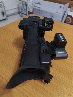 Panasonic HC X-1000 - 2