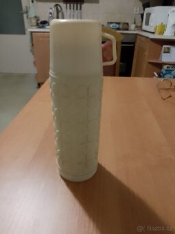 Krásná retro termoska na jarní turistické akce - 2
