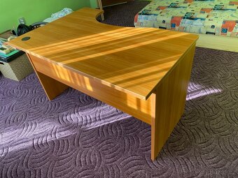 Kancelářský stůl - 2