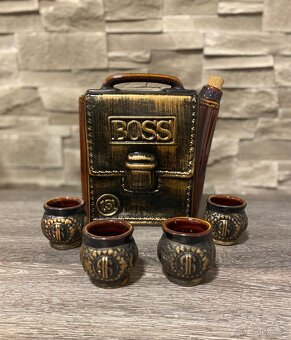 KERAMICKÁ FĽAŠA „BOSS“ + 4 POHÁRIKY - 2