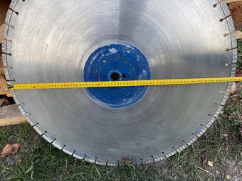 Prodám diamantový řezný kotouč 700mm - 2