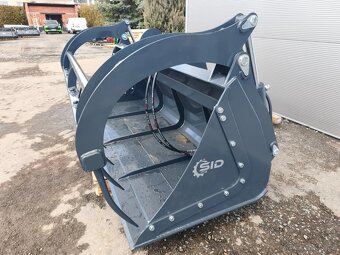 Lopata s přidržovačem pro manipulátor JCB - 2