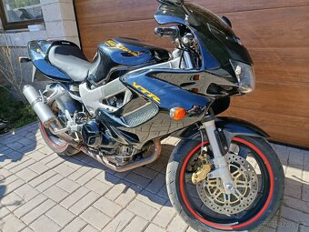 Honda vtr 1000 - 2