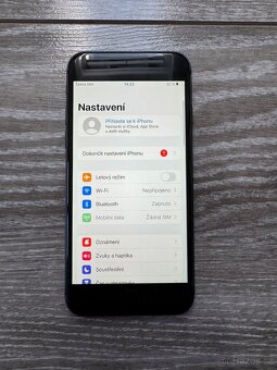 Apple iPhone 8 64GB černý - 2