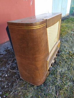 Staré retro rádio Tesla Opera 621A. - 2