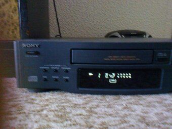 SONY CDP -M33 + dálkový ovládač - 2