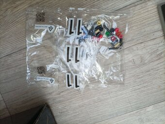 LEGO TECHNIC 42082 TERÉNNÍ JEŘÁB - 2