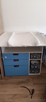 Přebalovací pult IKEA a vajíčko Dinofix s klínem - 2