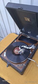 Gramofon na kliku HMV 102 - 2