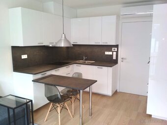 Pronájem 1kk s klimatizaci a balkonem u kampusu Brno - 2