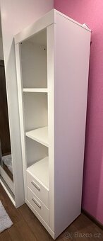 Vysoký regál + psací stůl – bílý nábytek ve velmi pěkném sta - 2