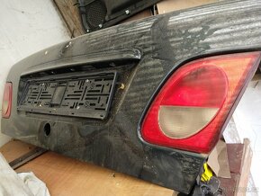 Mercedes W210 290 TD sedan - zbytek dílů z projektu - 2