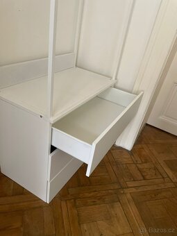 Bílá skříň PLATSA s úložným prostorem – jako nová - 2