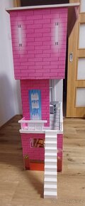 Dřevěný domeček pro panenky Barbie - 2
