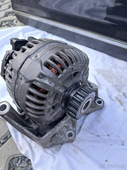 Alternátor pro vozy VW transporter T5 2,5 tdi - 2