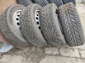 Zimní pneu 205/55 R16 s disky z VW Passat - 2