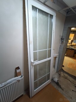 Pravé uzamykatelné prosklené dveře - 2