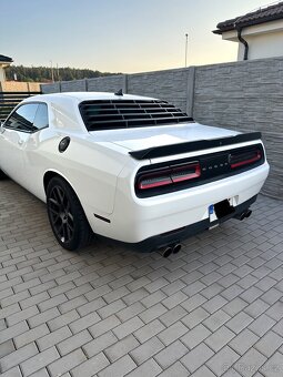 Dodge Challenger 5.7 Hemi Shaker - 2