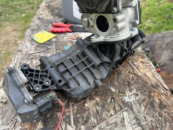 Sací potrubí + nastavovací prvek  VAG 03L129086V - 2