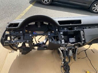 Palubní deska Volkswagen Passat B7 - 2