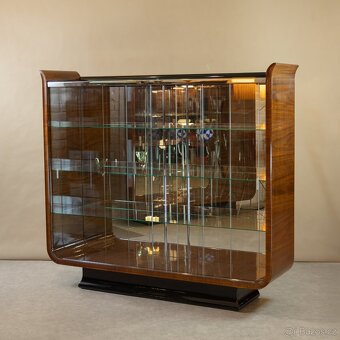 SKLENÍK..VITRÍNA TULIPÁN-UP ZÁVODY..J. HALABALA - 2