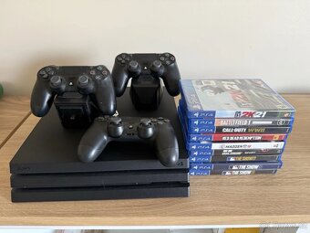 PlayStation 4 Pro 1TB + 3 ovladače + 9 her - 2