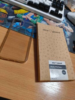 AlzaGuard Matte TPU Case pro iPhone 13 černý - 2