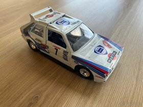 Bburago LANCIA DELTA S4 bílá s polepy 1/24 - 2