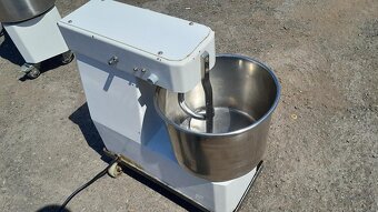 Spirálový hnětač na tuhá těsta TFM 10 ( 10 l , 5,5 kg těsta - 2