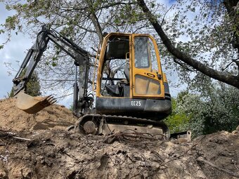 Pásový bagr Volvo ec 25 - 2