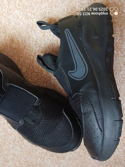 Tenisky černé zn."NIKE" vel."33.5" - 2