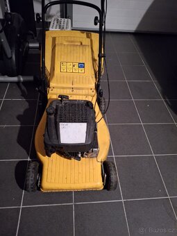 Sekacka Briggs & Stratton, na nahradni dily - 2