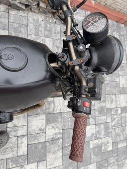 Suzuki GSX400e Cafe Racer - 2