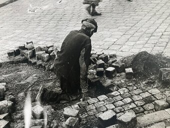 Irena Blühová – Dláždič autorská, okolo 1975 - 2