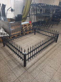 Ohrada,ohrádka ke hrobu, kované prvky - 2