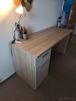 Pracovní stůl - 2