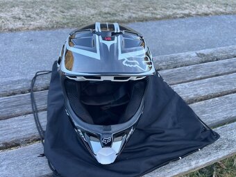 mx prilba FOX V4 carbon - 2
