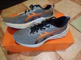 Běžecké boty Asics Novablast 2 - 2