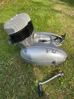 ORIGINÁL TÉMĚŘ ULOŽENKOVÝ MOTOR NA MOTOCYKL JAWA ČZ PANELKA - 2