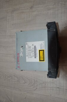 Radio W204 (C180) - 2