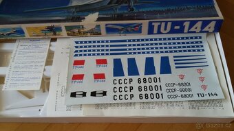 Starý velký plastikový model letadla TU 144 NDR 1972 - 2