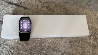 Apple watch Series 7 45mm bílý hliník - 2