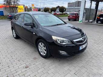 Opel Astra 2,0CDTi 118kW, servisní kniha - 2