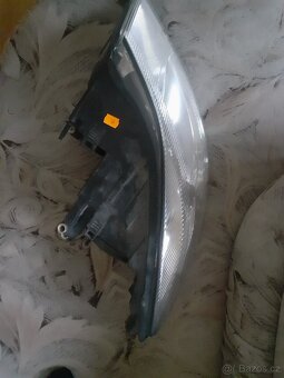 Prodám pravé přední světlo Škoda Octavia 2 facelift - 2