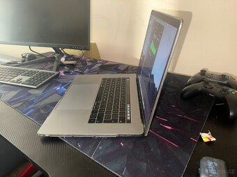 MacBook Pro 15-2018– 6jádro i7 / 16GB RAM / - 2